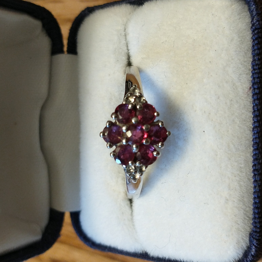 Flower inspired deep ruby red ring - Picture 14 of 14